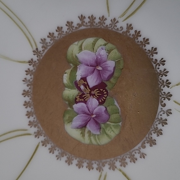 Vintage Bavarian Serving Bowl, white background with bouquets of purple violets! - Picture 3 of 6